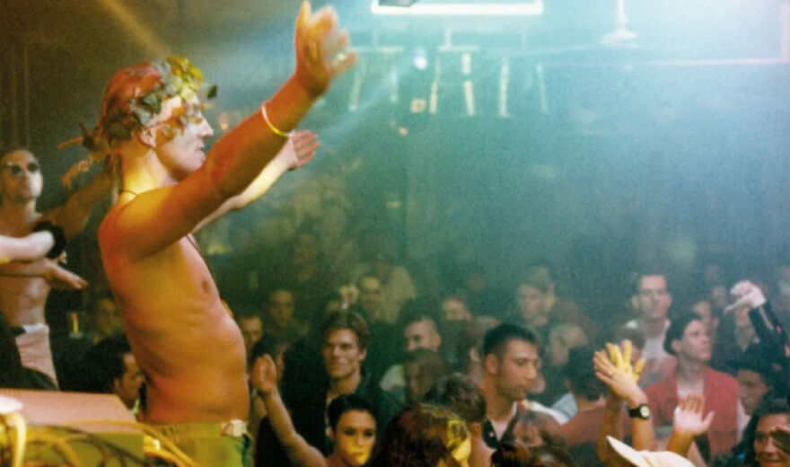 OMEN-Ausstellung im MOMEM: Die Legende kehrt zurück