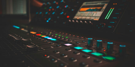 "Der größte Diebstahl geistigen Eigentums der Musikgeschichte" – Bericht über illegale KI-Trainingsdaten