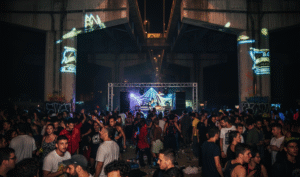 Raving Bad - Die kleine Geschichte der illegalen Tanzkultur