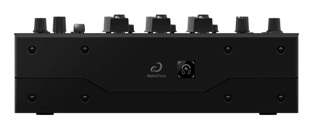 An der Front des Mixers ist das SonicLink Touchfeld platziert,&nbsp;

AlphaTheta DJM-V5 - Vorderseite