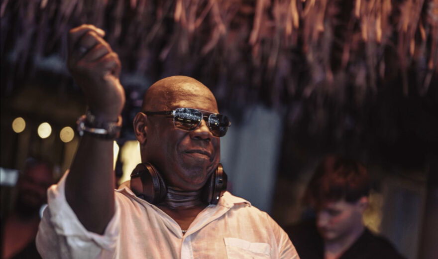 Carl Cox verlängert [UNVRS]-Residency auf Ibiza – 16 Sonntage inklusive Marathon-Sets