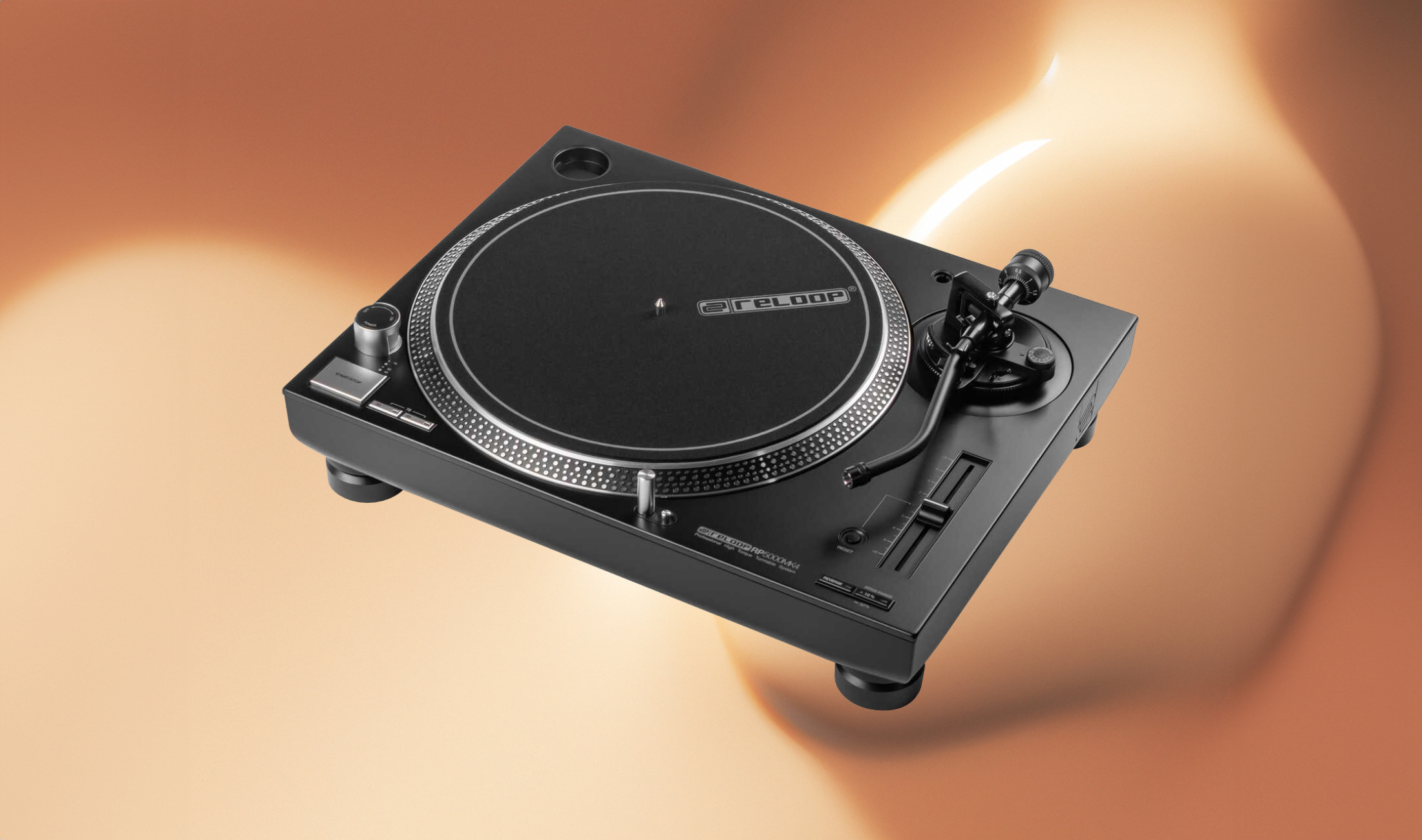 NAMM 2026 Reloop RP-5000 MK4: Direktantrieb-Plattenspieler mit überarbeiteter Technik