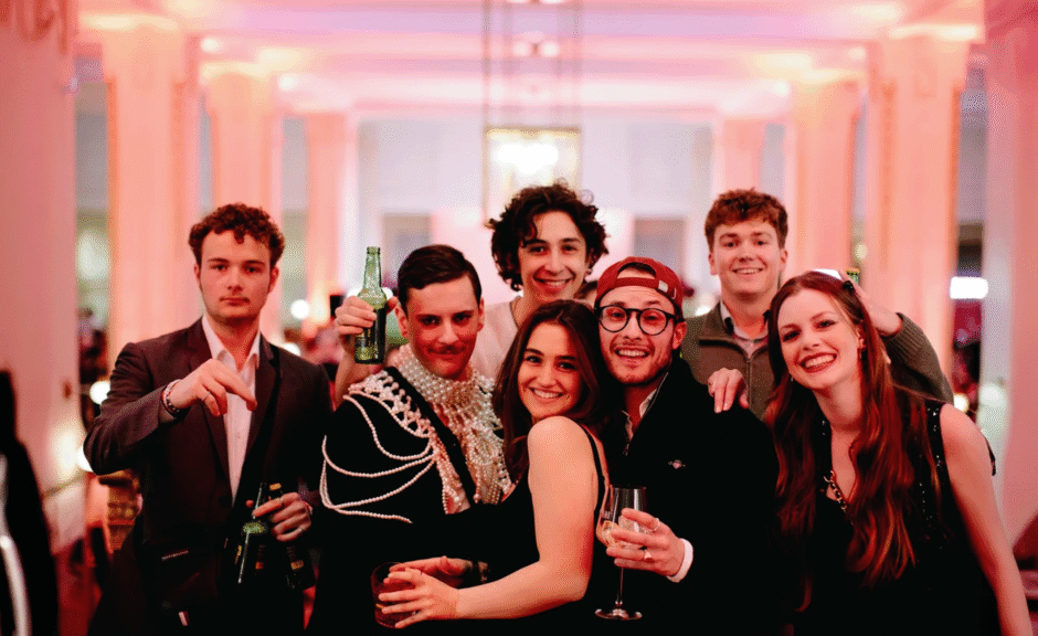 Suchergebnisse für: "Club"