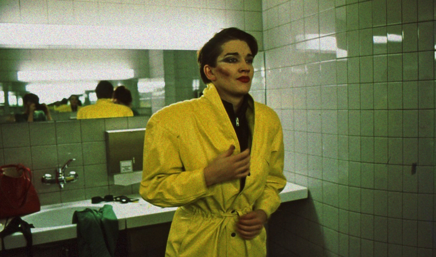 "Kaltes klares Wasser": Bettina Köster, die markante Stimme von Malaria!, ist tot