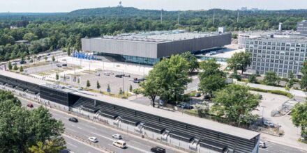 C115: Berlins neuer Techno-Club eröffnet erste Klubnacht unter ehemaliger Formel-1-Tribüne