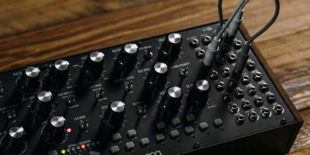 Spart bis zu 15 % bei Moog Mother-32, Sennheiser und Postive Grid: 3 Deals der Woche!