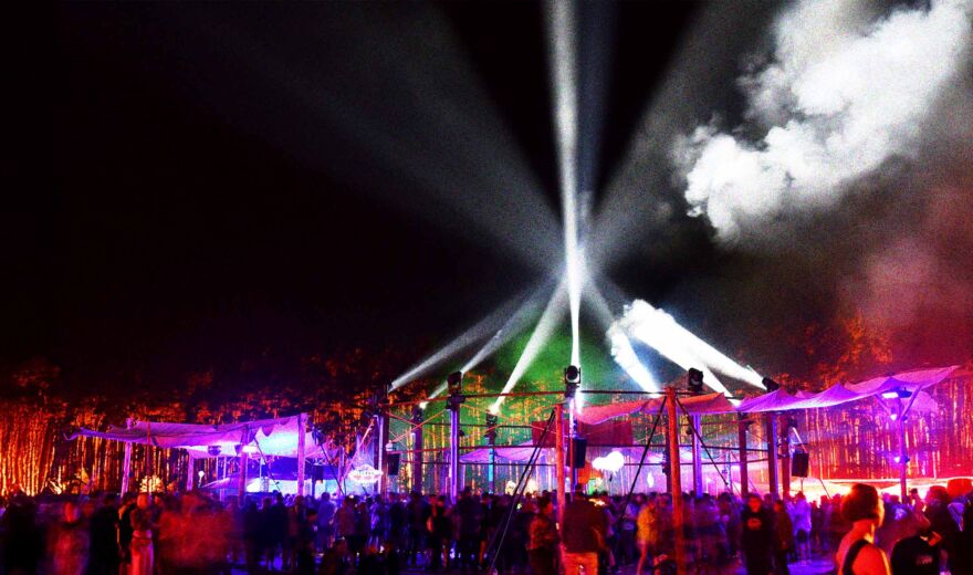Festival Tipps: Sommergefühl aus Beton, Stahl und Blätterdach