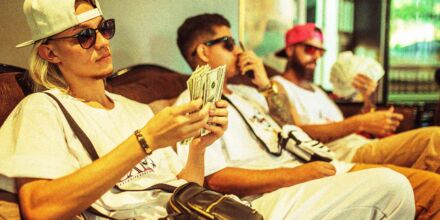 Jugendstudie 2026: Gen Z will lieber Aktien statt Partys