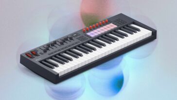 Novation FLkey 2: Zweite Generation der FL-Studio-Controller mit OLED-Display und halbgewichteten Tasten vorgestellt