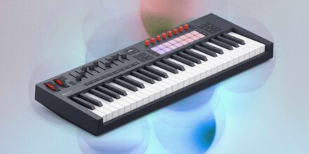 Novation FLkey 2: Zweite Generation der FL-Studio-Controller mit OLED-Display und halbgewichteten Tasten vorgestellt