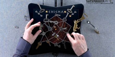 Superbooth 26: SOMA Enigma, ein Synthesizer, der mit Metallobjekten gespielt wird