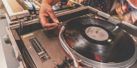 Rettung für Berliner Vinyl-Presswerk: Pariser Kult-Label Yoyaku übernimmt OBJECTS Manufacturing