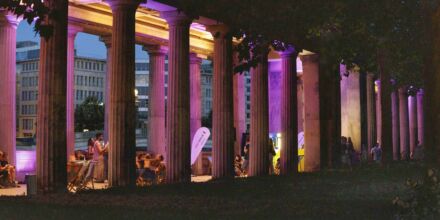 Sommer-Highlight auf der Museumsinsel: Kolonnaden-Bar startet mit über 50 Gratis-Events