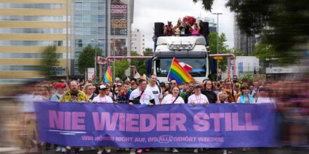 Bitterer Befund im Pride Month: Zustimmung für queere Menschen in Deutschland sinkt drastisch