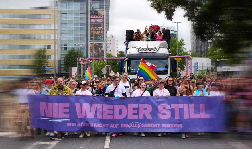 Bitterer Befund im Pride Month: Zustimmung für queere Menschen in Deutschland sinkt drastisch