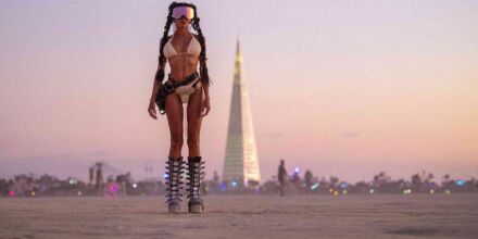 Die Ästhetik des Sommer-Raves: Wenn der Underground einen Sonnenbrand bekommt