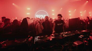 Während Boiler-Room-Set: Störenfriede attackiert und niedergetrampelt