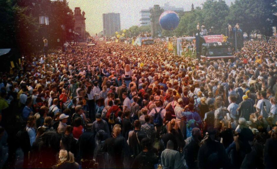 "Love is Stronger": Neue ARD-Doku beleuchtet den Mythos Loveparade