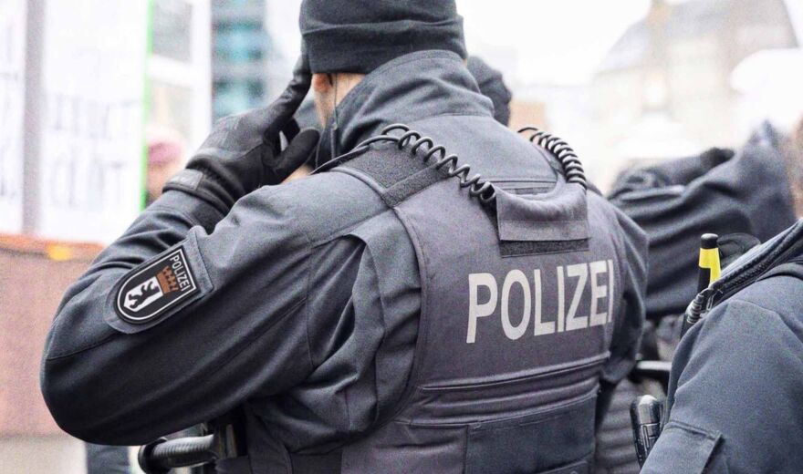 Große Razzia in Brandenburg: Polizei und Zoll heben illegales Drogenlabor in Brandenburg aus