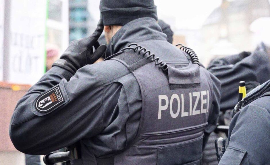 Große Razzia in Brandenburg: Polizei und Zoll heben illegales Drogenlabor in Brandenburg aus