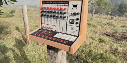 Retro-Gaming-Charme: Arthur Joly baut die wahrscheinlich sexyste Drum-Machine des Jahres