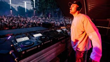 Papa hat euch gar nicht lieb: Wie Marlon Hoffstadt das Coachella-Trauma in Plastikscheisse gießt