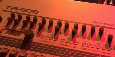 Diese 5 Hits verdanken ihren Sound der legendären TR-909 – die Geschichten dahinter kennt kaum jemand