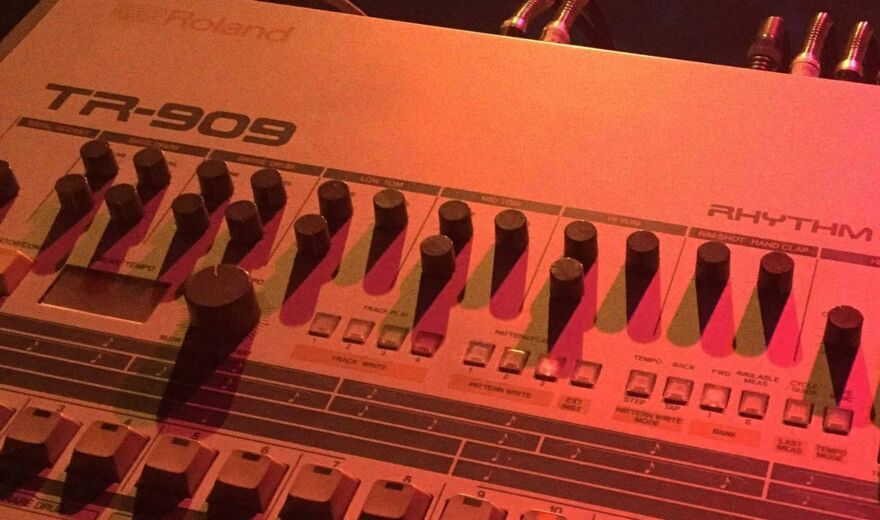 Diese 5 Hits verdanken ihren Sound der legendären TR-909 – die Geschichten dahinter kennt kaum jemand