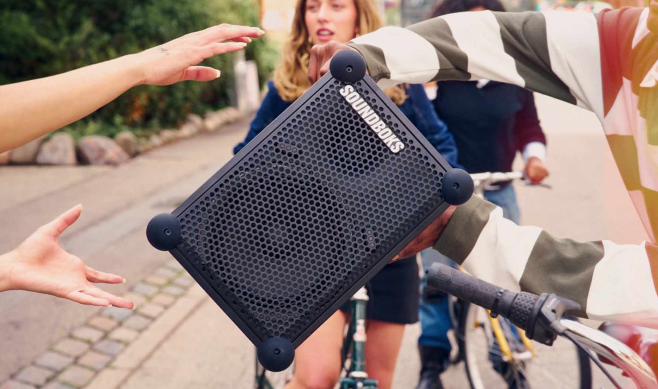 SOUNDBOKS Rider: kompakte Partybox mit IP66 und 118 dB angekündigt