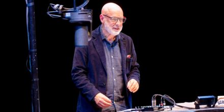 "Label für Außenseiter" feiert Comeback: Brian Eno startet Opal Records neu und kündigt Klima-Spende an