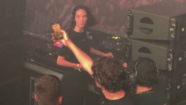 Amelie Lens und die Wellness-Peitsche: Wie "AURA" die Masse verschwitzt