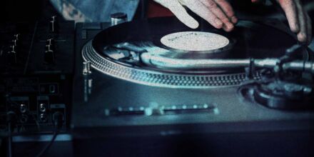 DJ-Plattenspieler 2026: Diese 5 Modelle musst du auf dem Schirm haben