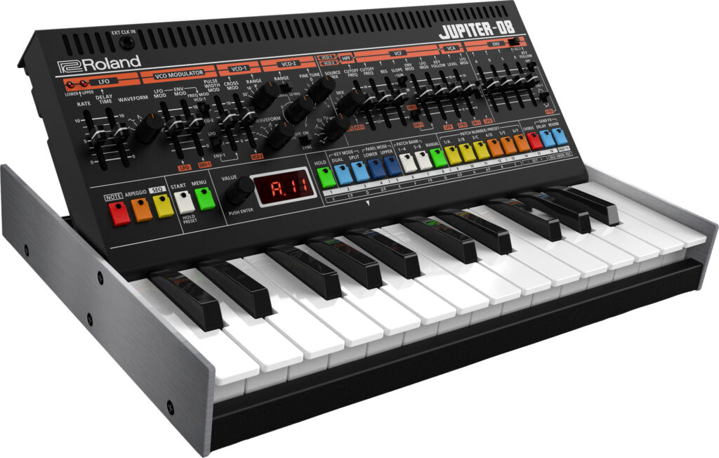 Zum 45-j&auml;hrigen Jubil&auml;um des Jupiter-8 von 1981 bringt Roland eine modernisierte Boutique-Version des Klassikers auf den Markt.

Roland Jupiter-08 seitlich von vorne oben.