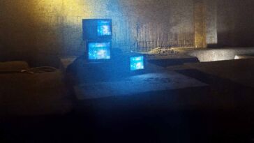 "Tanzflächen der Wiedervereinigung": Ausstellung im Berliner Kraftwerk blickt auf die Clubkultur der Wendezeit