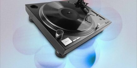 Reloop RP-5000 MK4 im Test – Mit fettem Direktantrieb zum neuen Chef der Mittelklasse?
