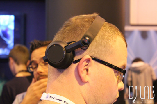 Typ mit HDJ-C70 und abgewinkelter Ohrmuschel 