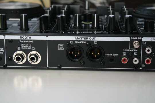 Denon MC6000 MK2 - Ausg&auml;nge