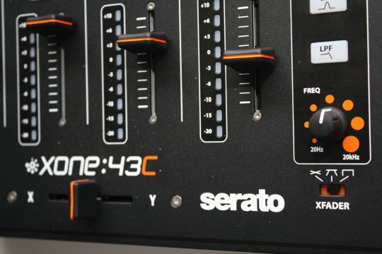 Allen&Heath Xone:43C - Der Crossfader kann ausgetauscht werden