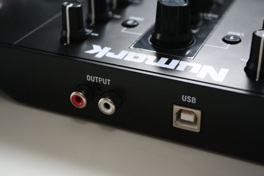 Numark Mixtrack Pro 3 - Ausg&auml;nge