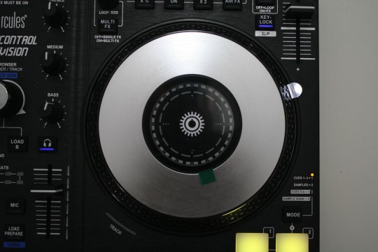 Hercules Jogvision - gro&szlig;e Jogwheels laden zum Scratchen ein