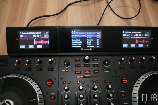 Numark NS7 III - Displays