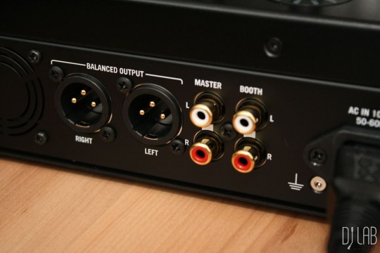 Numark NS7 III - Ausg&auml;nge