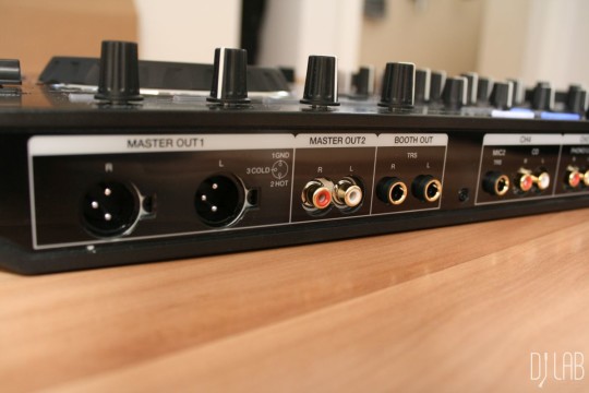 Pioneer DDJ-RX - Ausg&auml;nge