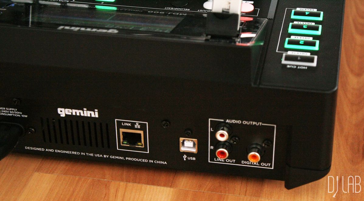 Die digitalen und analogen Anschl&uuml;sse befinden sich auf der Ger&auml;ter&uuml;ckseite