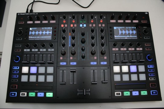 Traktor Kontrol S8 - Controller