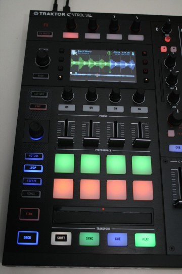 Traktor Kontrol S8 - Decks