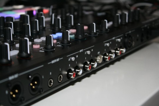 Traktor Kontrol S8 - Anschl&uuml;sse