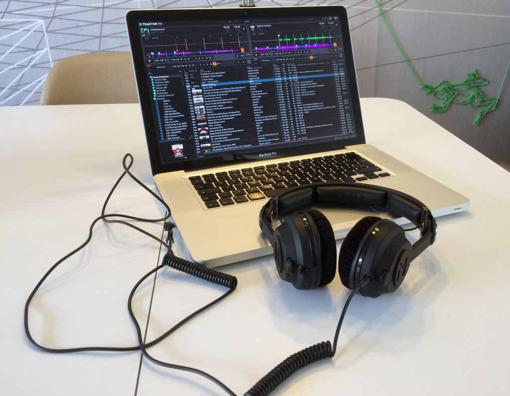 zomo-hd-2500-laptop_offen